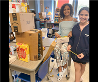 2 students with boxes thumbnail266284